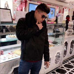 Meet your Posher, Carlos